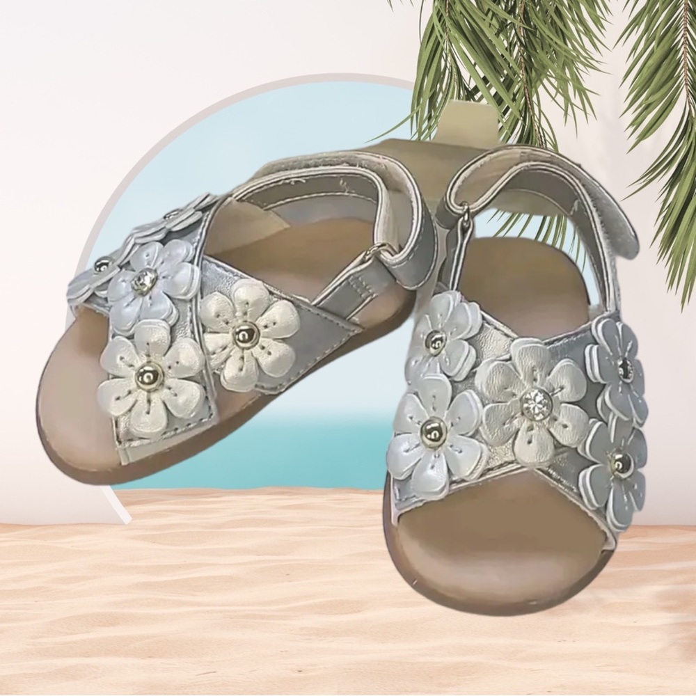 UGG Baby Allairey Shimmer Silver Sandal Size 2-3- NIB